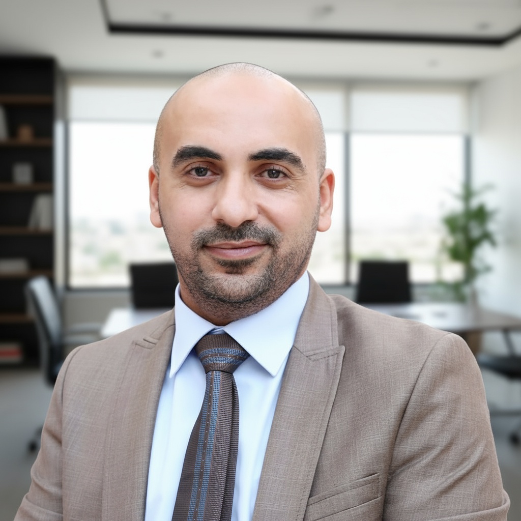 iBRAHiM_ELAZZABi_Enhance_this_real_portrait_photo_of_a_professional_team_member_fo_2529b1b7-9e28-4293-8f0a-1517eb42b6c8